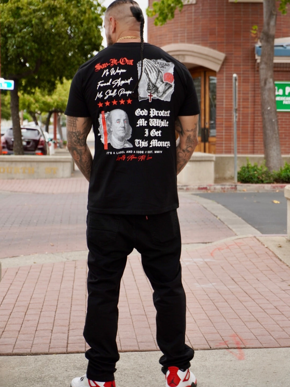 Sav It Out Red Strip (black)