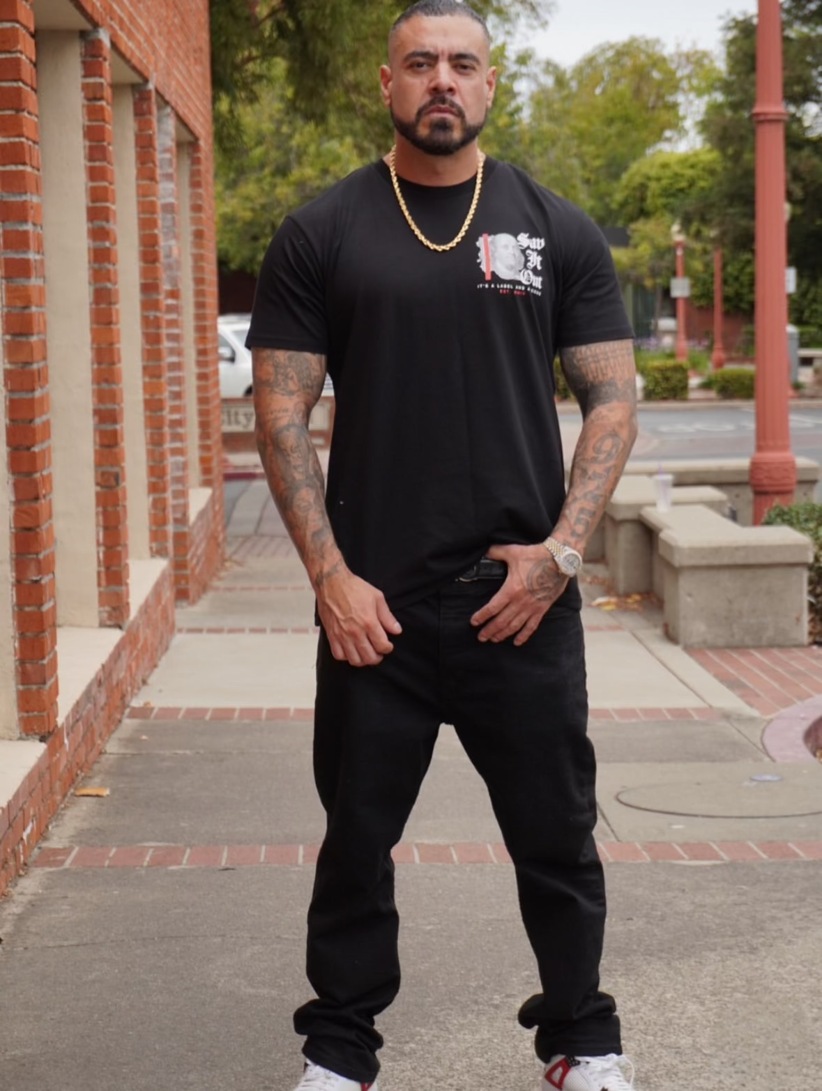 Sav It Out Red Strip (black)